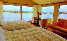 Uros Lodge